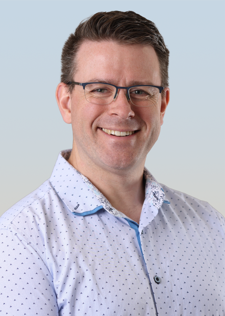 A headshot of dentist board member Dr. Andrew Irwin.